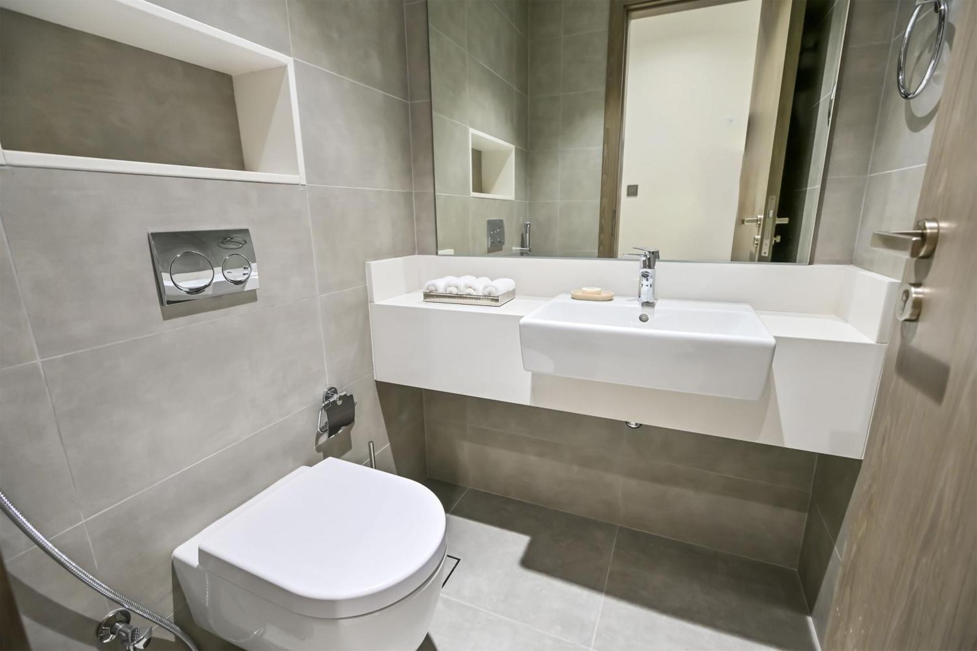 Apartment Stunning 1br Retreat With Crystal Lagoon Views! *